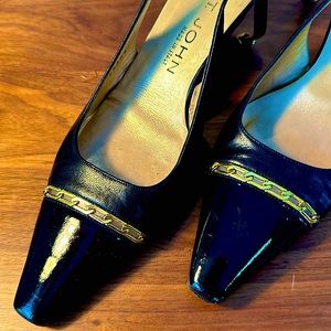 St John ✨vintage✨dark navy leather sling back sz 7 heels with gold chain 👀🔥